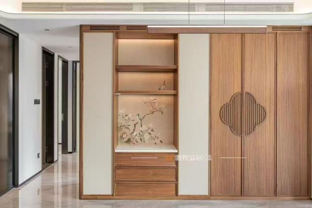 阳台怎么定制不踩坑?宁波业主的家政柜、封窗安全与防潮实用指南